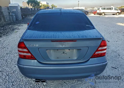 2007 Mercedes-Benz C 230 z USA, uszkodzony, nr VIN WDBRF52HX7F866395